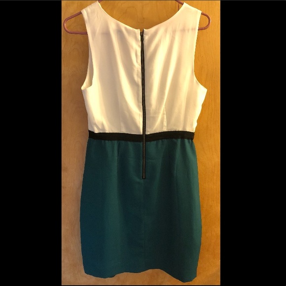 Dress - Picture 2 of 3